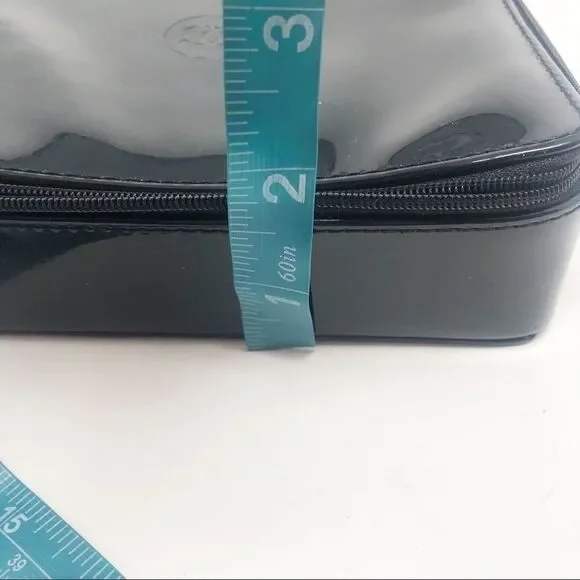 CHANELUltra Correction Lift Cosmetic Case Black